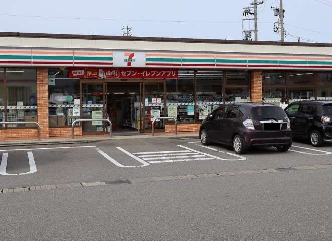 コンビニ　セブンイレブン（コンビニ）まで861m