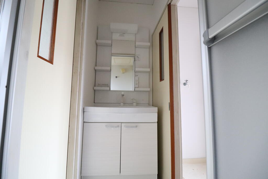 洗面設備　洗面台新品です。