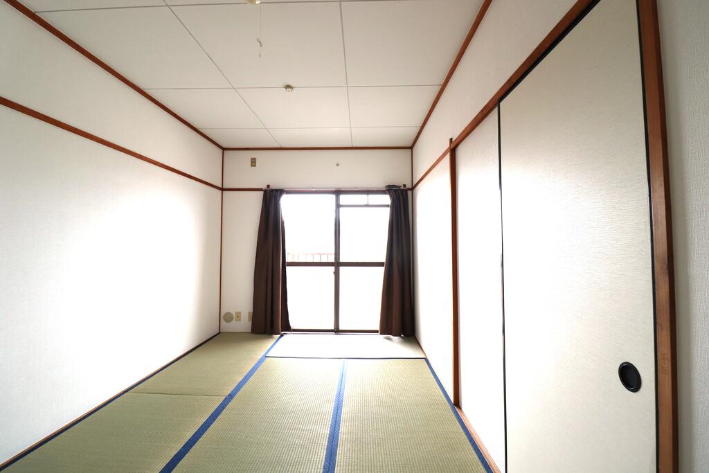 その他部屋・スペース　南側和室です。リビングにつながっています。