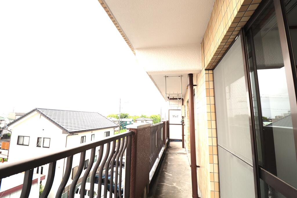 バルコニー　バルコニーが広いので、洗濯物も良く乾せます