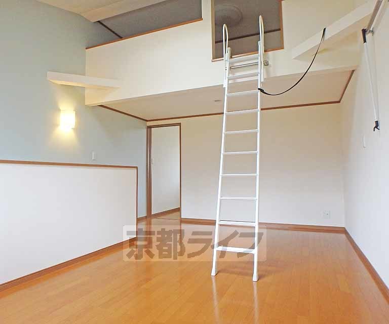 居室・リビング　国際会館駅近くのお洒落なテラスハウスです。