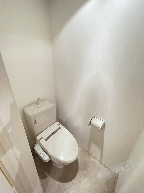 トイレ　温水洗浄便座付き♪