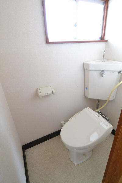トイレ　温水洗浄暖房機能便座・窓有り