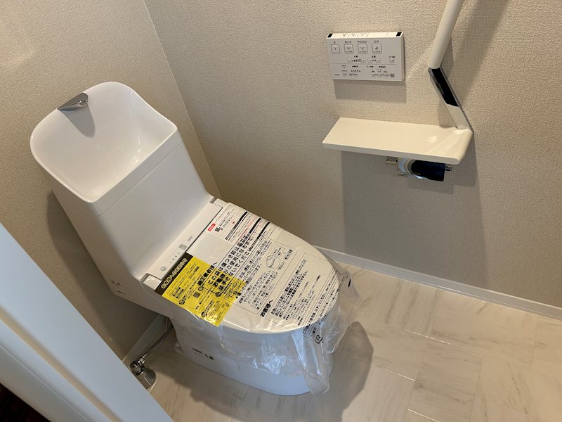 トイレ　※写真は203号室です