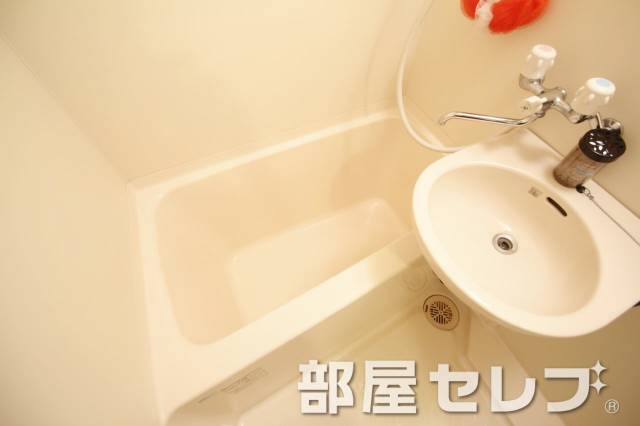 バス・シャワールーム　お風呂もきれいにしています。他号室の写真です。