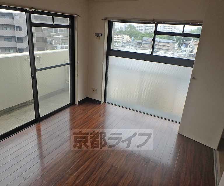 居室・リビング　光がたくさん入ってきます