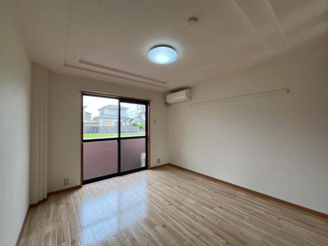 居室・リビング　室内