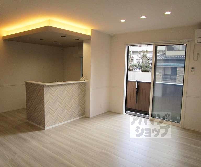 居室・リビング　１０１号室の写真です。