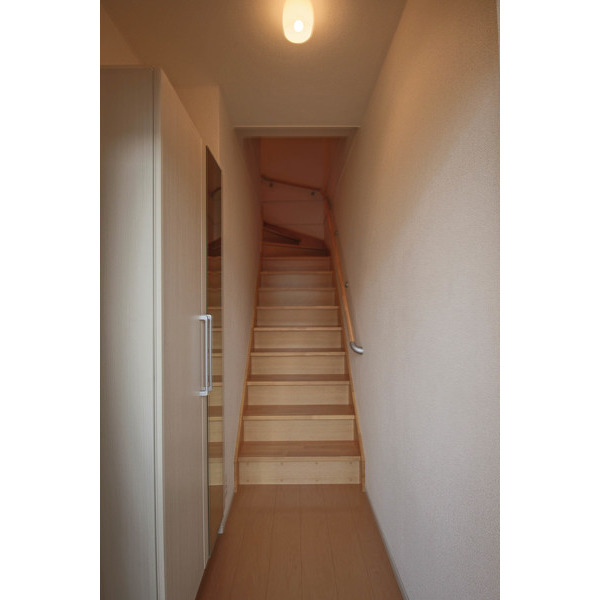 玄関　同じ建物の別のお部屋