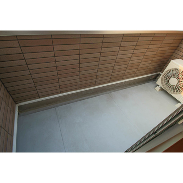 バルコニー　同じ建物の別のお部屋