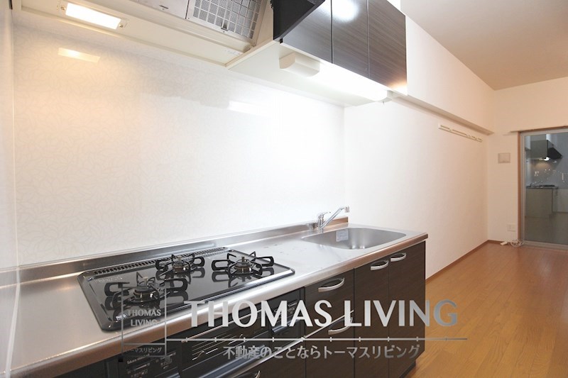 キッチン　3口コンロのシステムキッチンです。