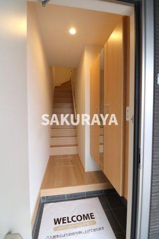 玄関　2023年撮影。現況と異なる場合がございます。