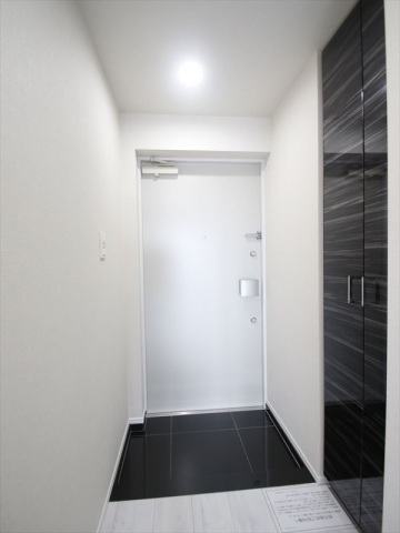 玄関　玄関　大型シューズボックス完備