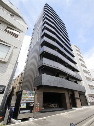 建物外観　安心・安全の鉄筋コンクリート造　オートロック・防犯カメラ完備