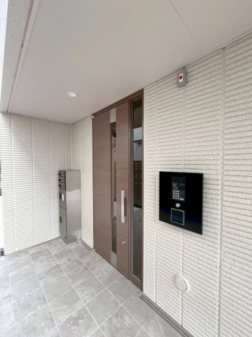 エントランス　★オートロック・宅配ボックス完備★