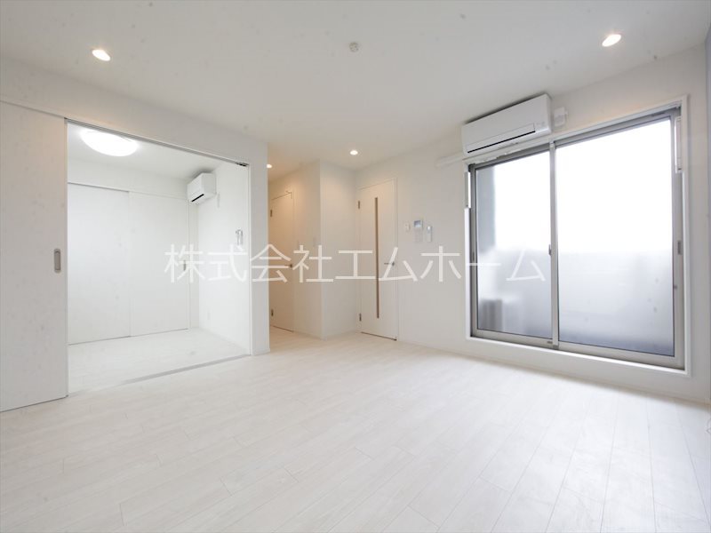 居室・リビング　ＬＤＫ8帖　洋室4.3帖とつなげても使えます　同型写真