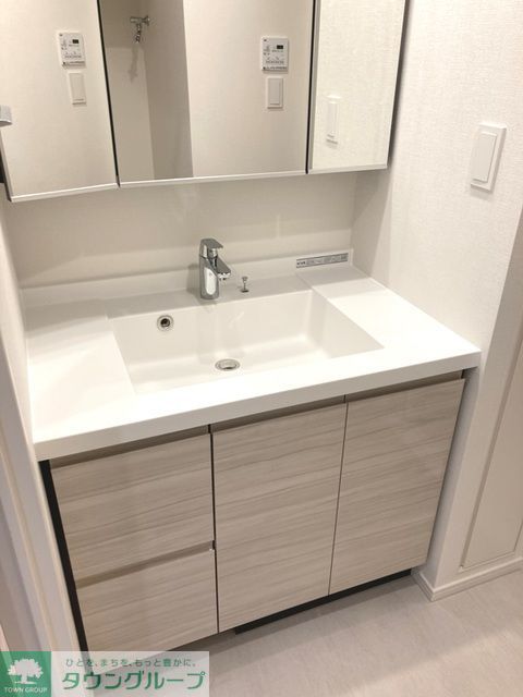 洗面設備　※写真は同タイプ住戸です。