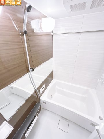 バス・シャワールーム　浴室乾燥機・追い焚き機能付き