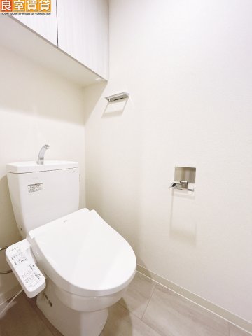 トイレ　温水洗浄便座