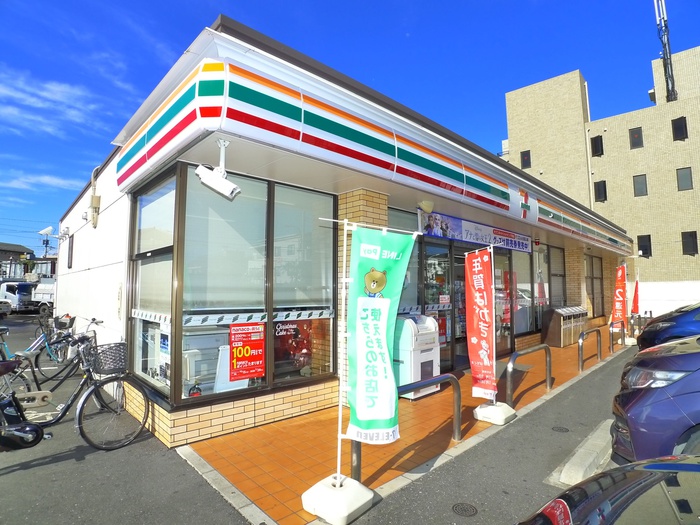 コンビニ　セブンイレブン（コンビニ）まで487m