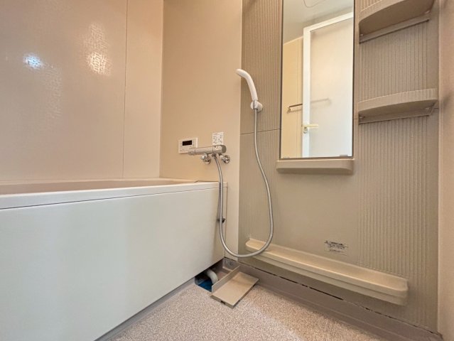 バス・シャワールーム　退去前のため別部屋の写真です。現況を優先します。