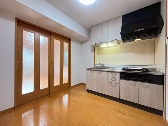 居室・リビング　退去前のため別部屋の写真です。現況を優先します。