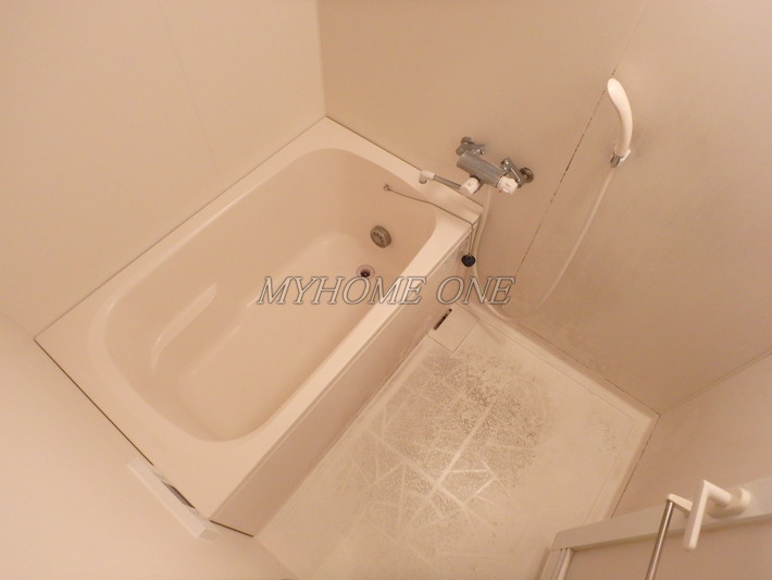 バス・シャワールーム　追い焚き付浴室