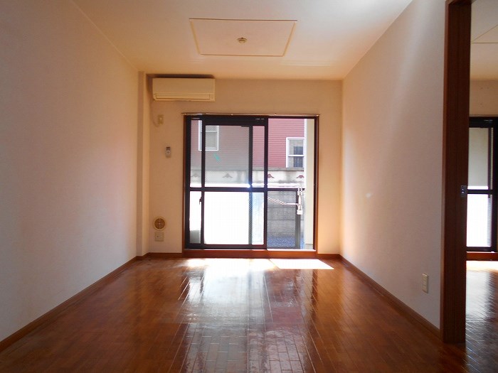 居室・リビング　反転写真