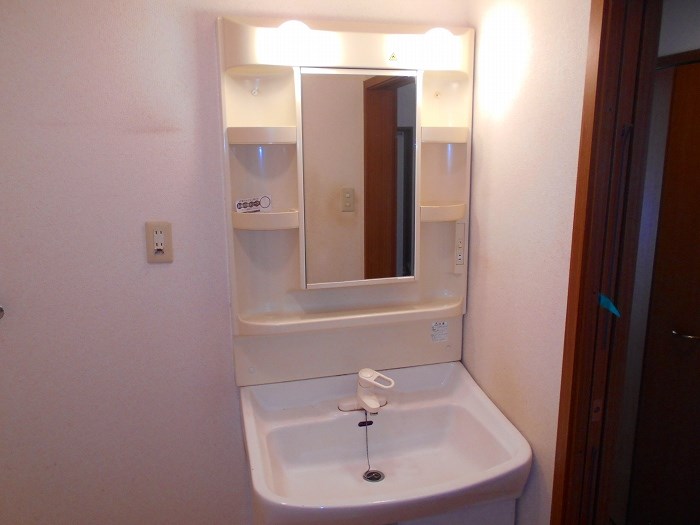 洗面設備　反転写真