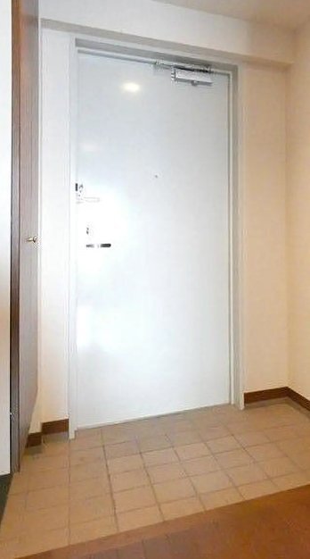 玄関　※別部屋の参考写真です。