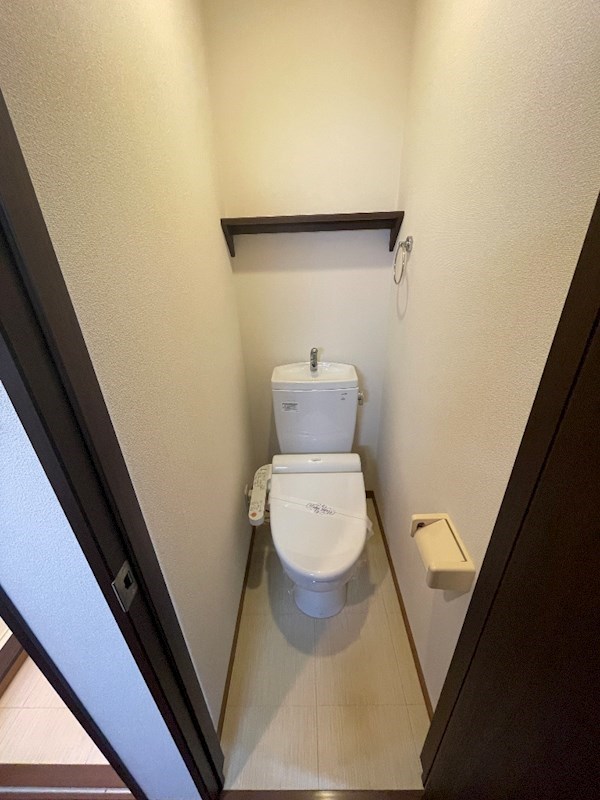 トイレ　同タイプ別室の画像です、ご参考までに