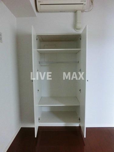 収納　ウォシュレット付き