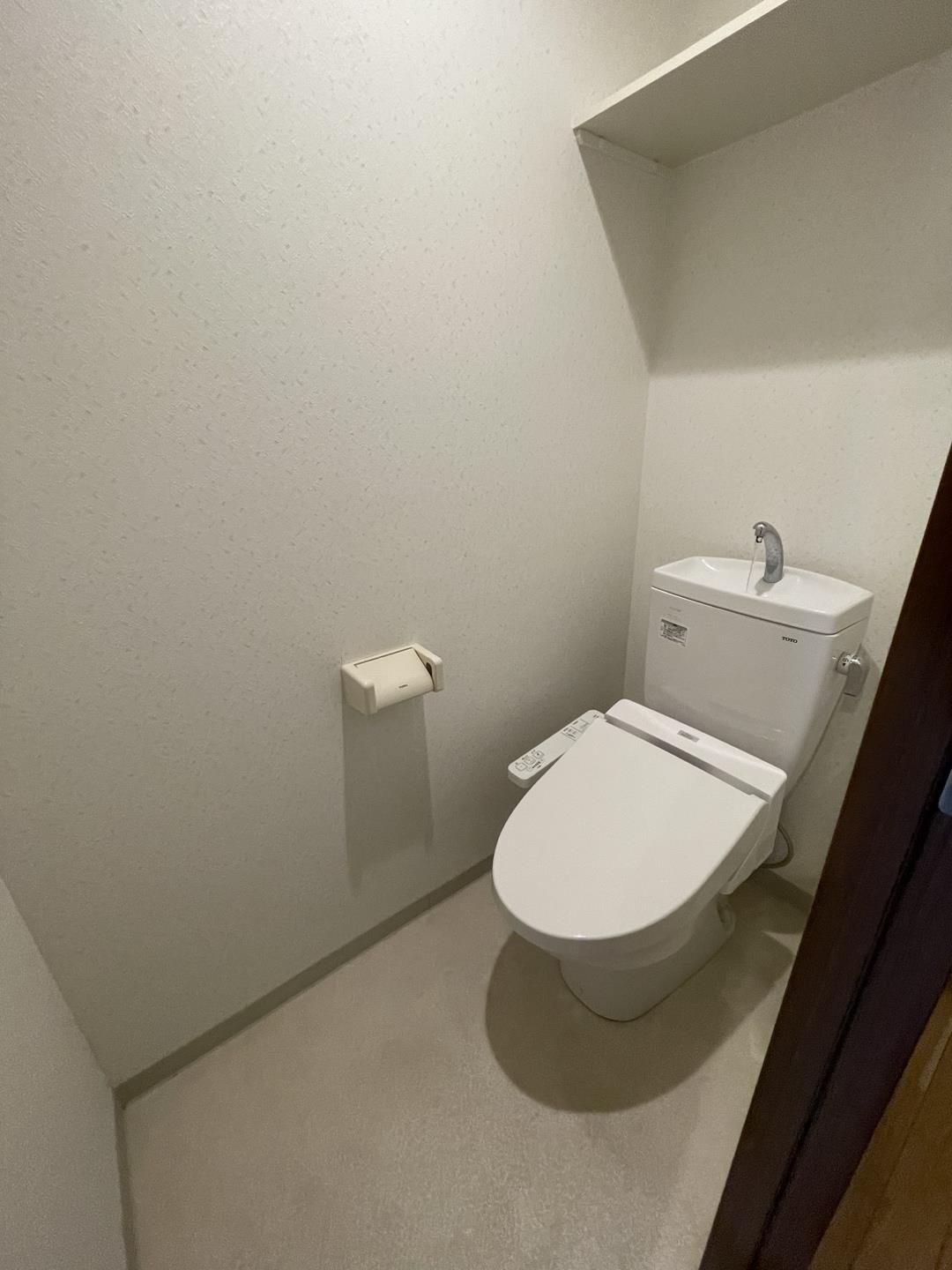 トイレ　温水洗浄便座