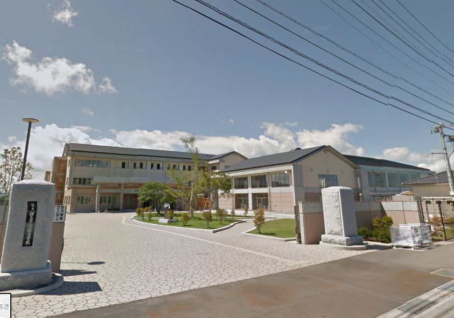 小学校　佐久市立佐久平浅間小学校（小学校）まで446m