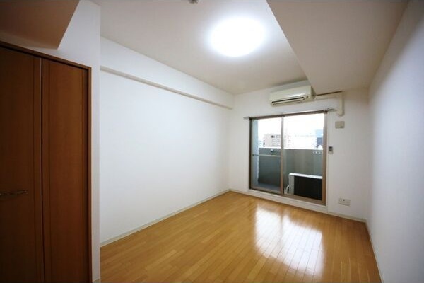 居室・リビング　※写真は同じマンションの違う部屋のものになります。反転タイプ