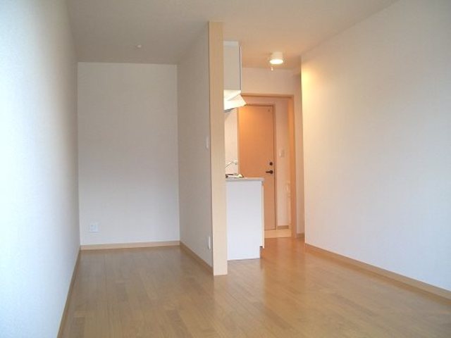 居室・リビング　１１帖洋室ワンルーム（フローリング）