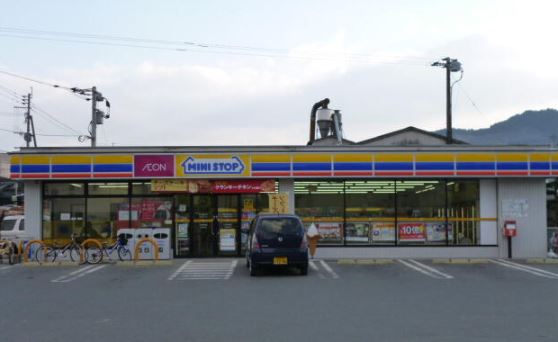 コンビニ　ミニストップ 浮羽中千足店（コンビニ）まで1767m