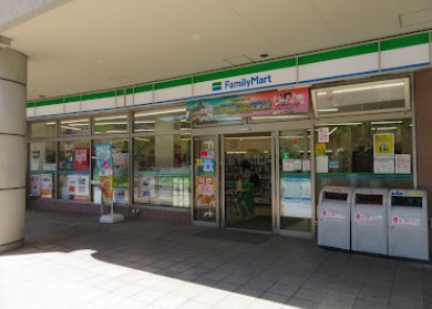 コンビニ　ファミリーマート ウェルシティ横須賀店（コンビニ）まで1807m