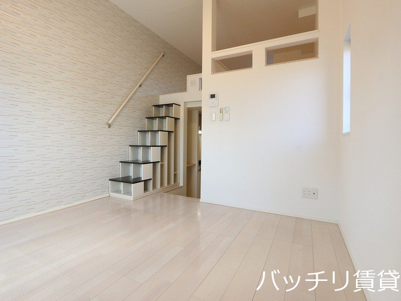 居室・リビング　同型タイプの為、現状を優先致します。