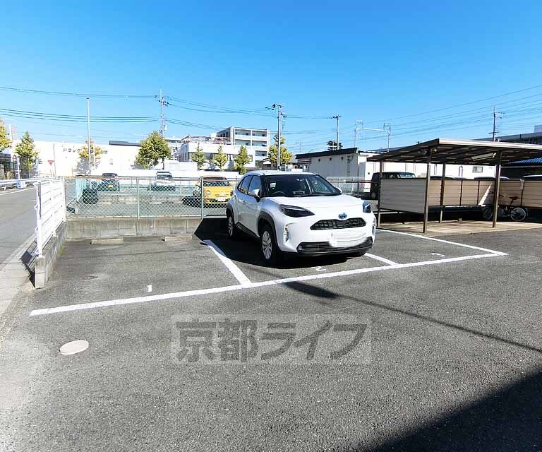 駐車場　停車しやすそうな広い駐車場です。