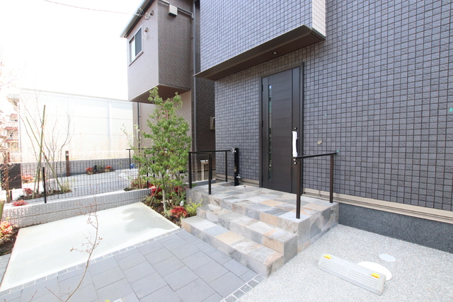 エントランス　玄関入り口♪