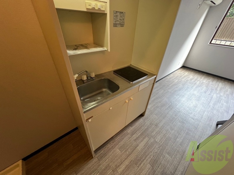 キッチン　一人暮らしには十分な大きさのキッチンですね。