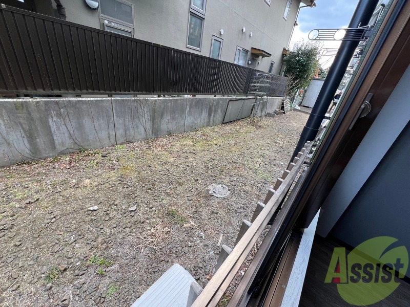 バルコニー　バルコニーはございませんが、物干し竿を設置できるので便利です