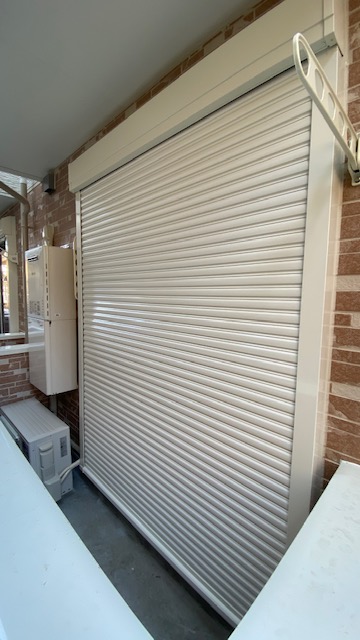 セキュリティ　窓シャッター