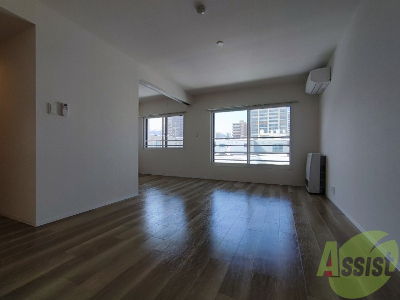 居室・リビング　広くてきれいなリビングです！快適に過ごせそうですね。