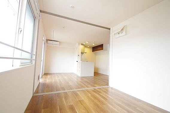 居室・リビング　別号室参考写真