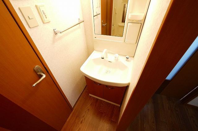 洗面設備　女性の方へおススメの独立洗面台です