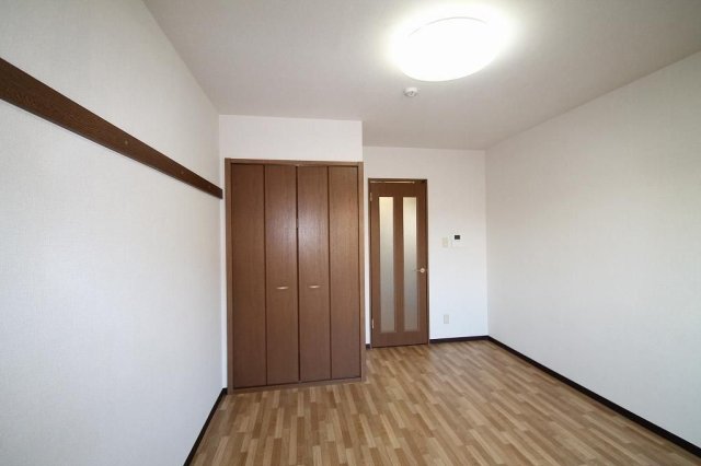 居室・リビング　※写真は別室です