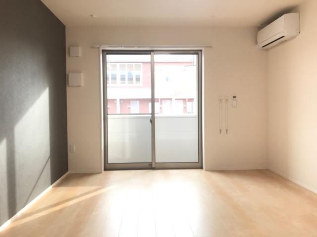 居室・リビング　室内