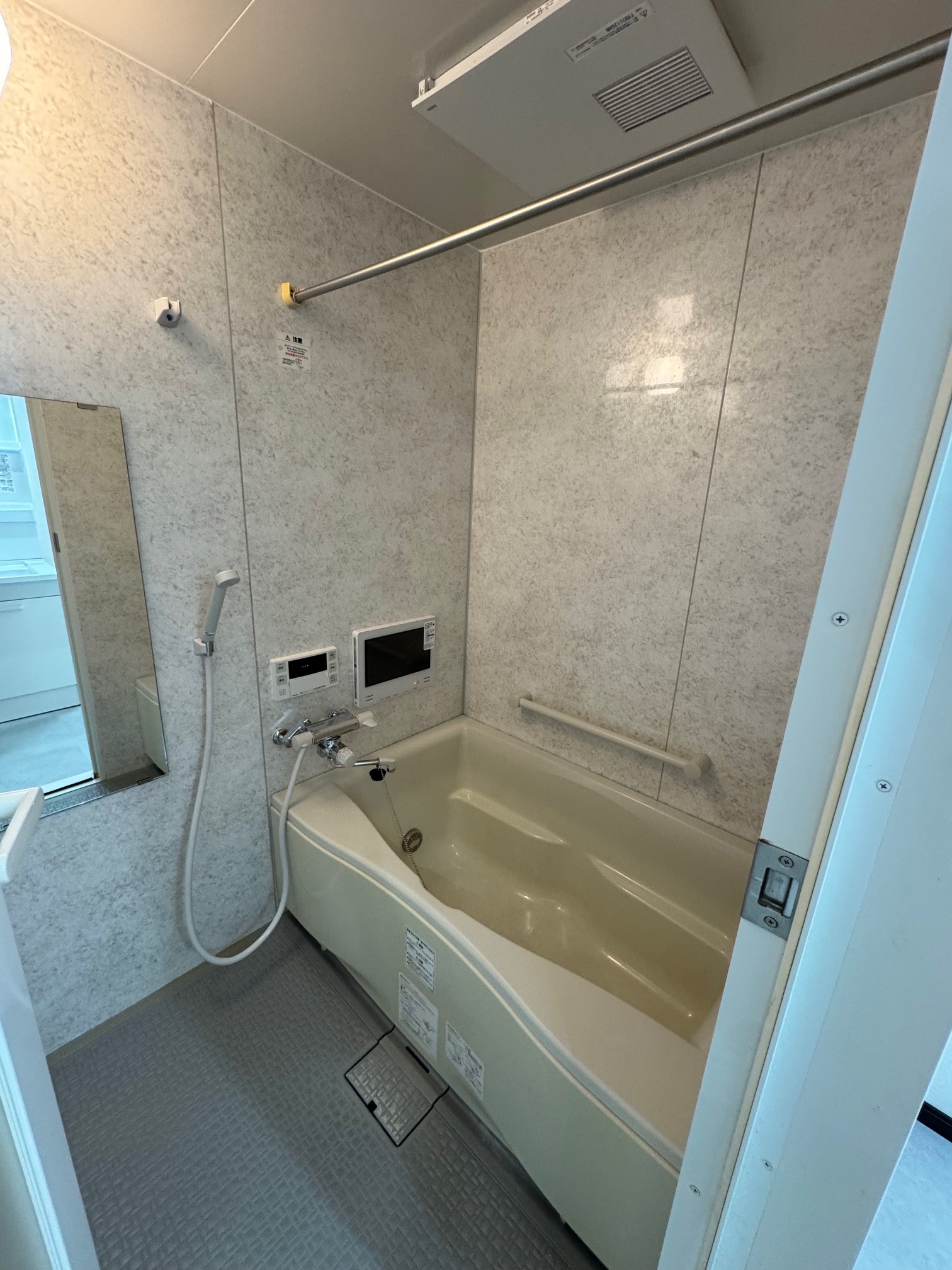 バス・シャワールーム　新品浴室テレビ完備